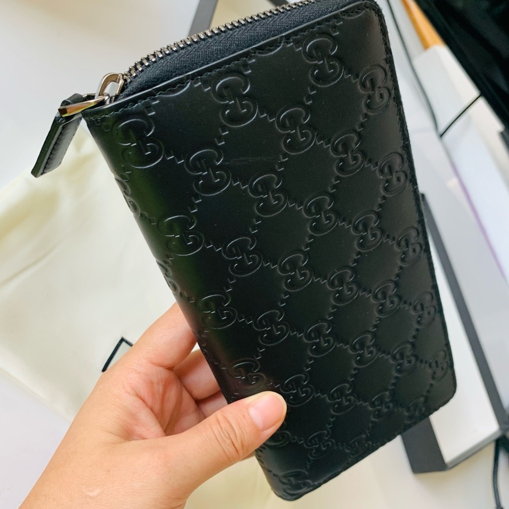Gucci GG Embossed Leather Wallet in Bla